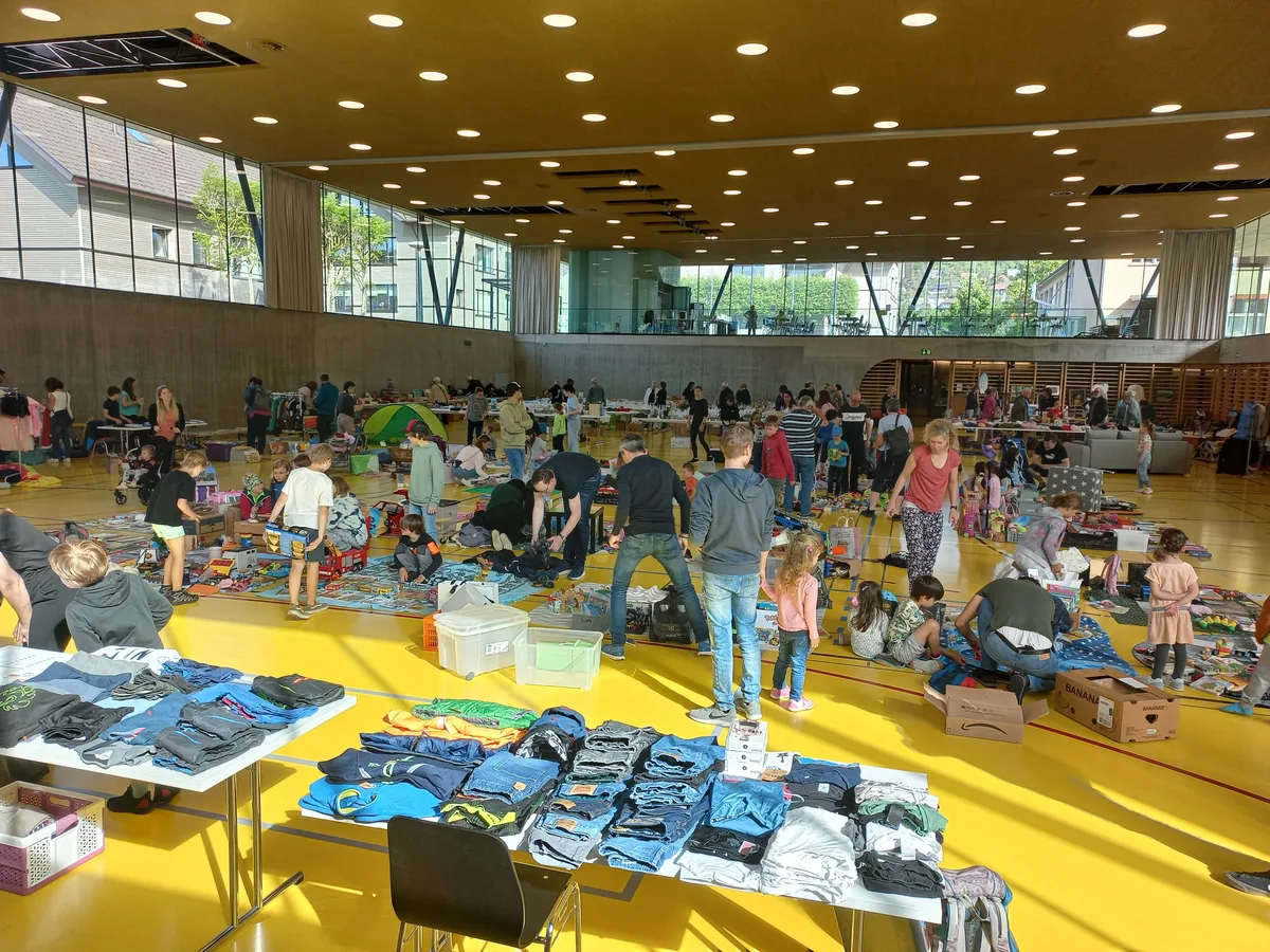 Der Frühlingsanlass 2024, unter anderem mit der Kinderkleiderbörse, ging auch auf das Konto des Frauenvereins. Kleider